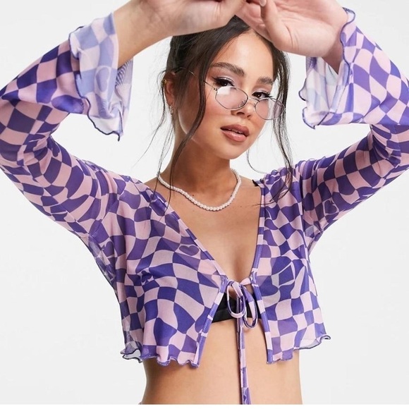 Vintage Supply tie front mesh crop top in trippy checkerboard - Picture 3 of 4